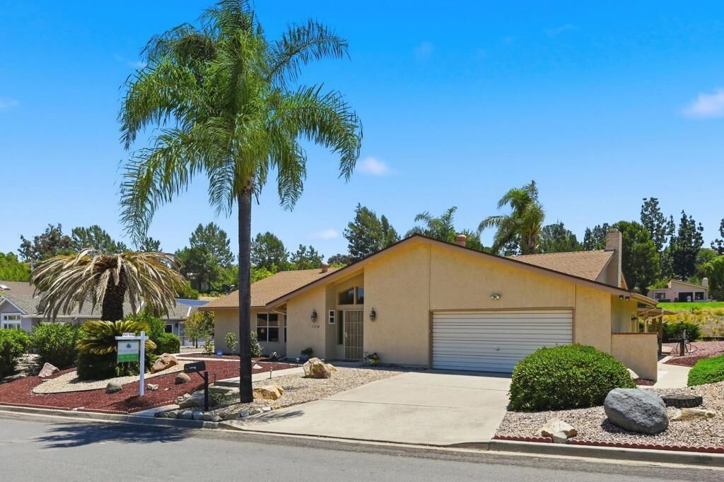 Property Photo:  