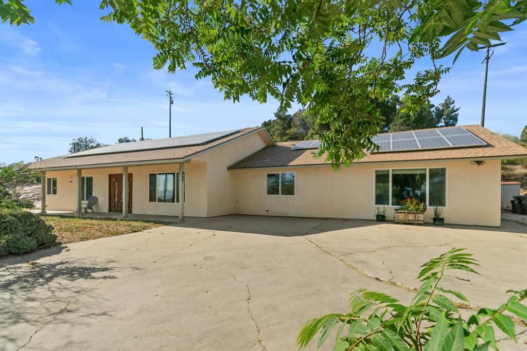 Property Photo:  460 Pile Street  CA 92065 