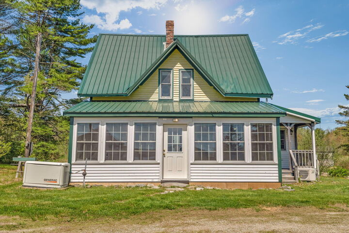 Property Photo:  