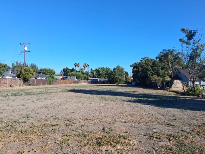 Property Photo:  2433 Canal Drive  CA 95204 