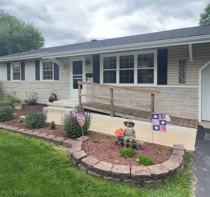 Property Photo: 4013 Shelbourne Drive OH 44511