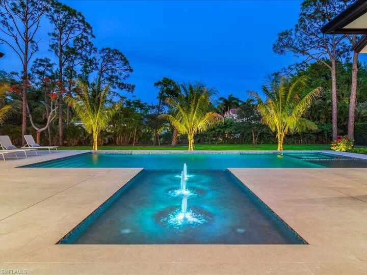 Property Photo:  500 Ridge Dr  FL 34108 