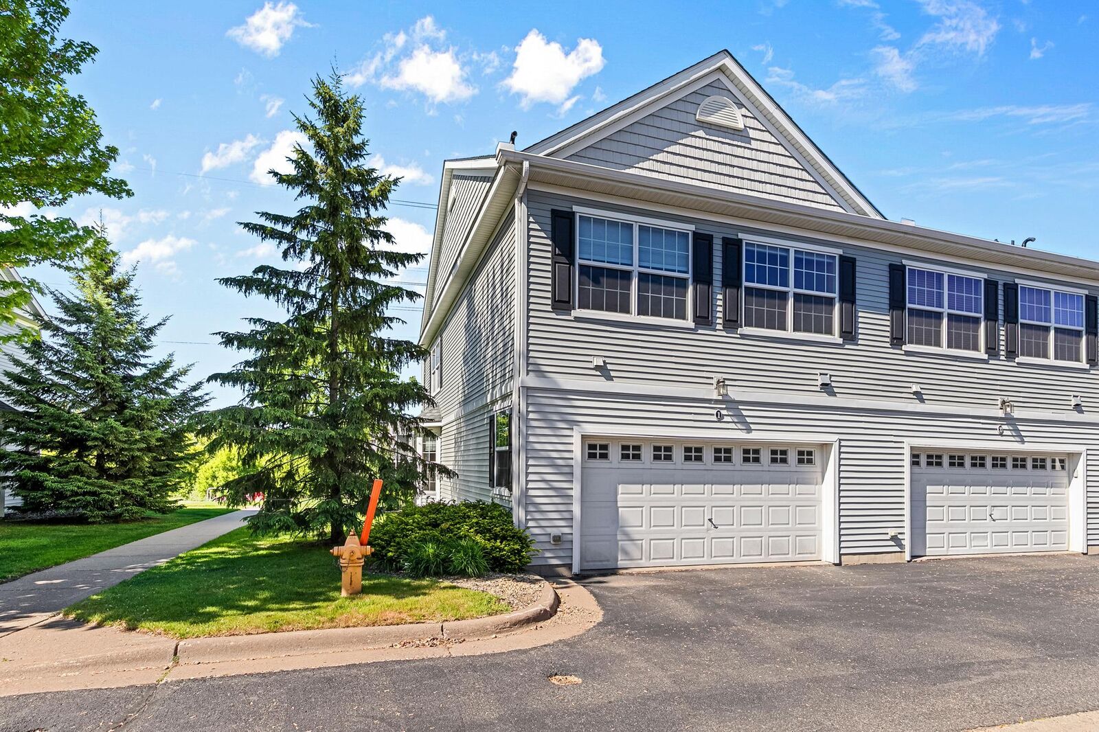 Property Photo:  1617 Legacy Parkway E 1  MN 55109 