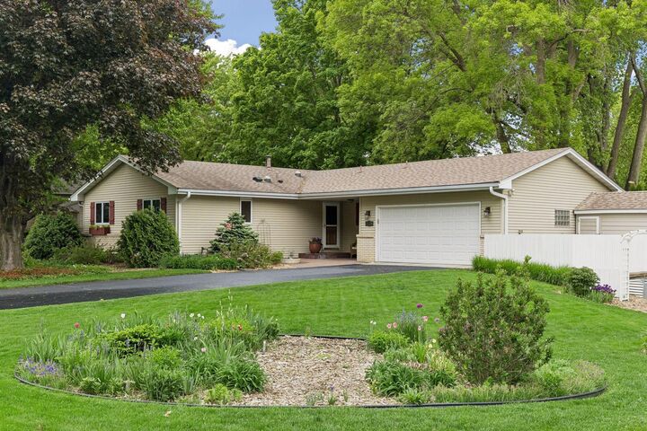 Property Photo: 2124 Pleasant View Drive MN 55112