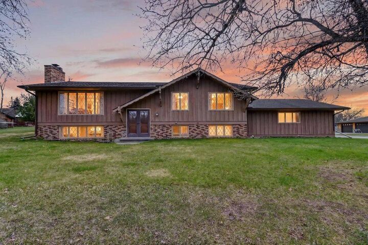 Property Photo: 904 Division Street MN 56636