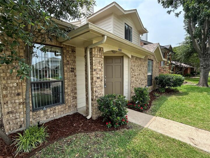 Property Photo:  1638 Kingspoint Drive  TX 75007 