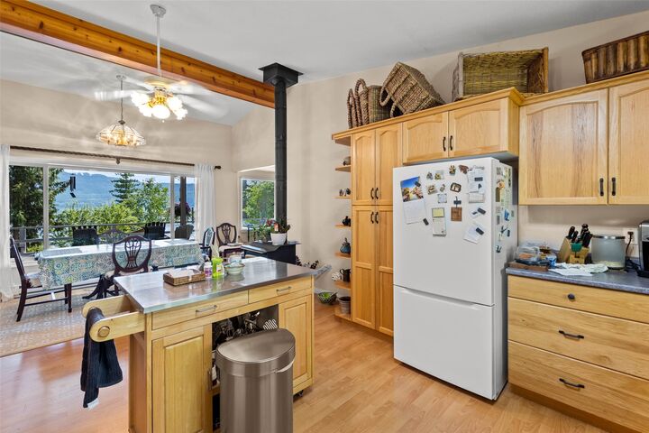 Photo de la propriété: 6297 Squilax-Anglemont Road BC V0E 1M7