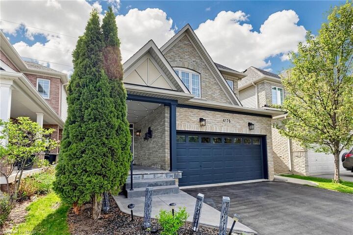 Property Photo: 4176 Saunders Crescent ON L7M 0B3