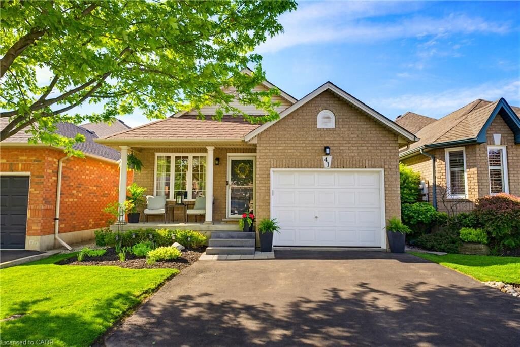 Photo de la propriété:  41 Briarose Place  ON L9C 7V2 