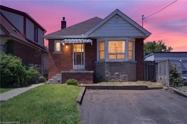 Property Photo:  199 Stirton Street  ON L8L 6G7 