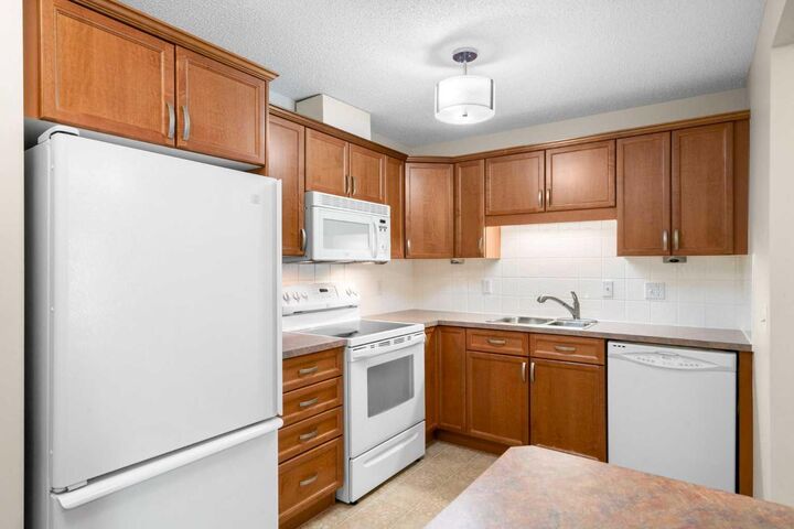 Property Photo:  928 Arbour Lake Road NW 2102  AB T3G 5T2 