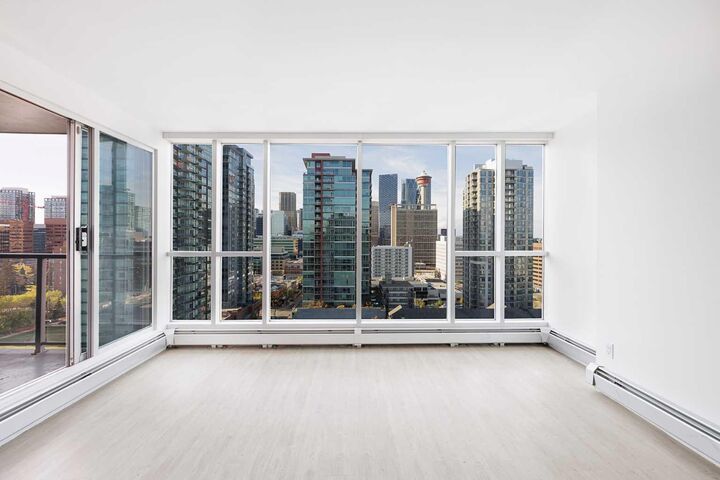 Property Photo: 188 15 Avenue SW 1601 AB T2R 1S4