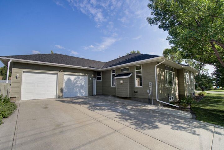 Property Photo: 224 52 Avenue W AB T0L 0T0