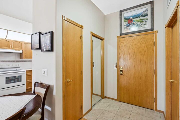 Photo de la propriété:  728 Country Hills Road NW 301  AB T3K 5K8 