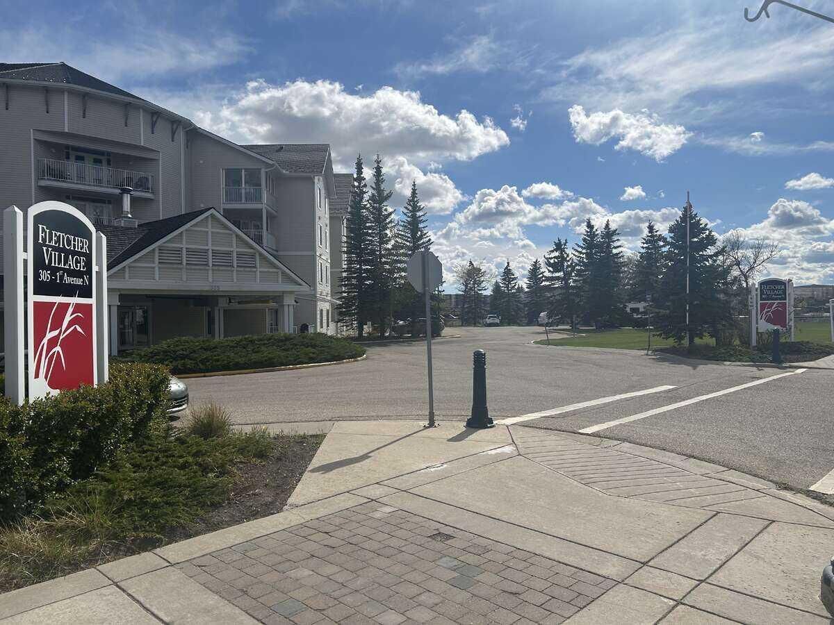 Property Photo: 305 1 Avenue NW 403 AB T4B 2M5