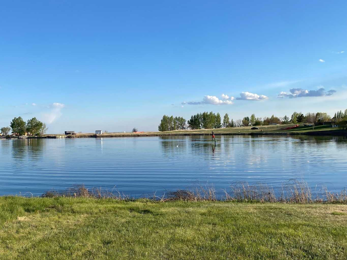 Property Photo: 4 Kingfisher Estates Drive AB T1R 0Y5