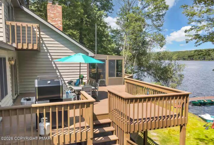 Property Photo:  48 Lake Drive W  PA 18424 