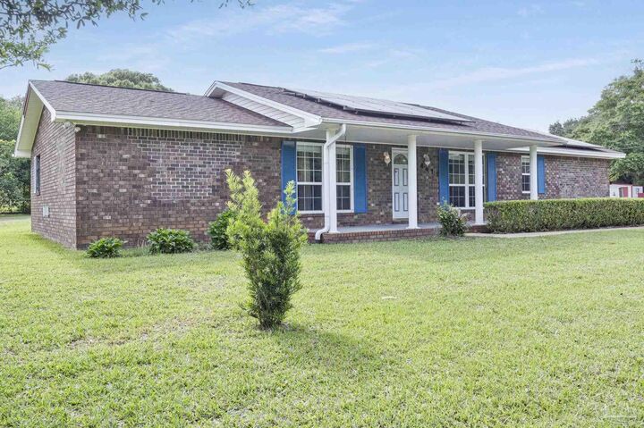Property Photo: 4411 Pace Ln FL 32571