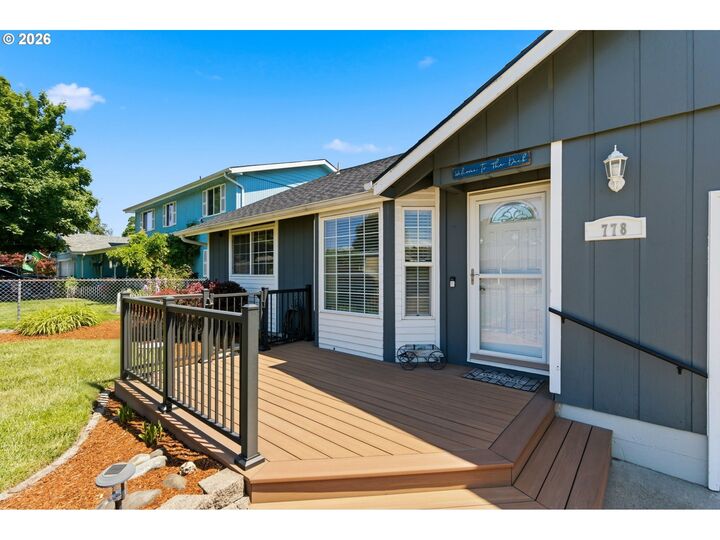 Property Photo: 778 49th Ave OR 97317