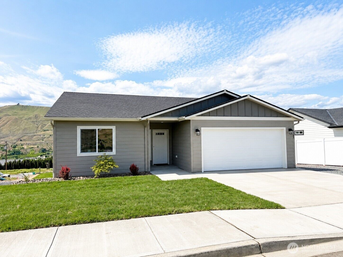 Property Photo:  1382  Juno Street SE  WA 98802 