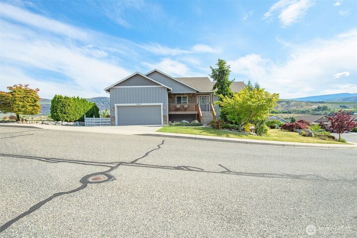 Property Photo:  2840  Akamai Way  WA 98801 