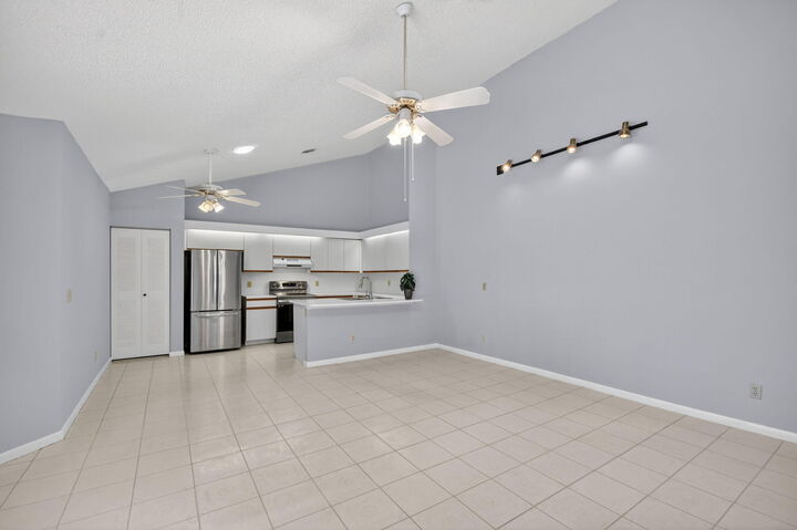 Property Photo:  1604 Timberlane Circle  FL 33463 