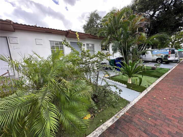 Property Photo:  600 SW 16th Ave  FL 33135 