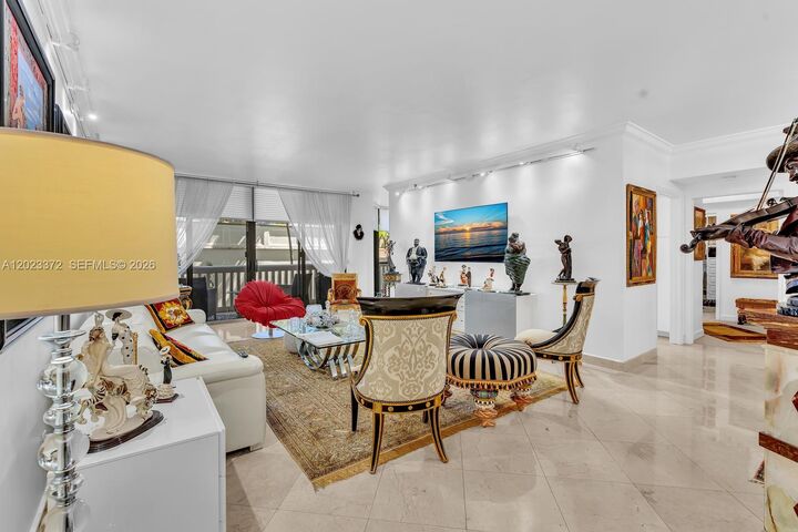 Property Photo: 2000 Island Blvd 305 FL 33160