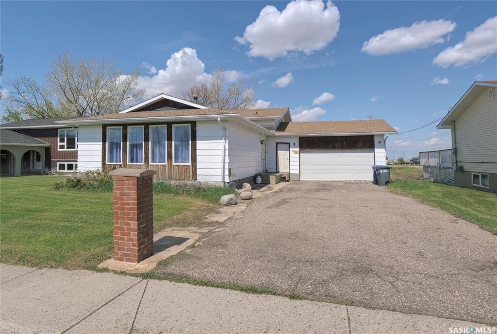 Property Photo: 333 Dominion Bay SK S0H 0T0