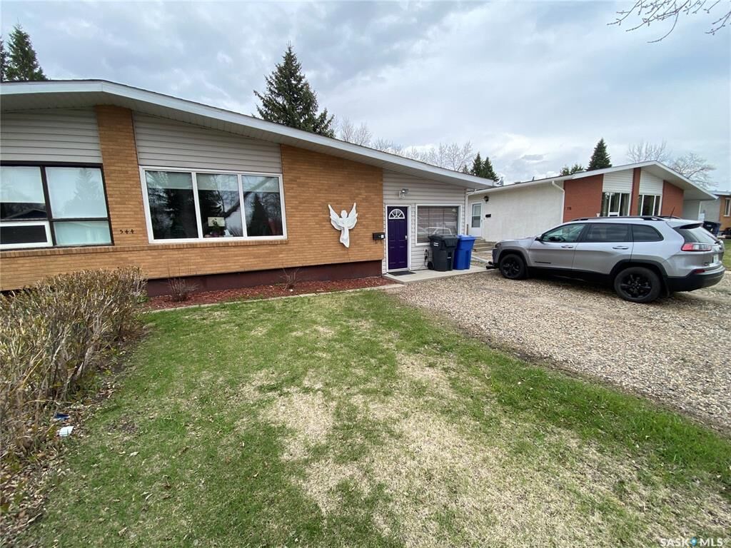 Property Photo: 544 Circlebrooke Drive 2 SK S3N 2T4