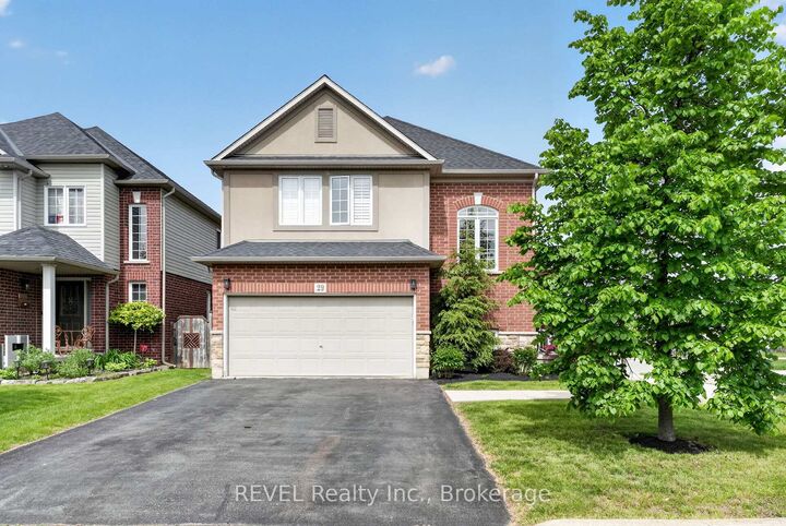 Property Photo:  29 Springbreeze Heights  ON L8E 0A4 