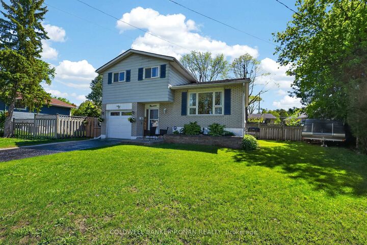 Property Photo:  19 Larkdale Crescent  ON L0M 1B0 