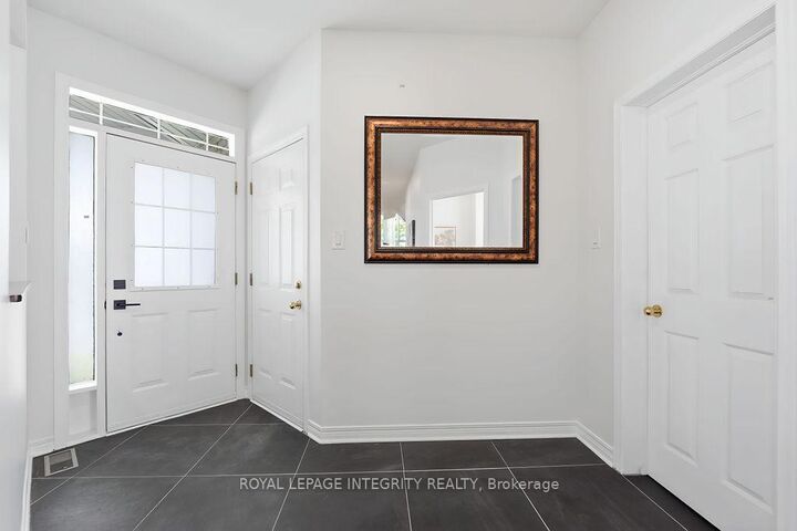 Property Photo: 72 Maricona Way ON K2T 1H3