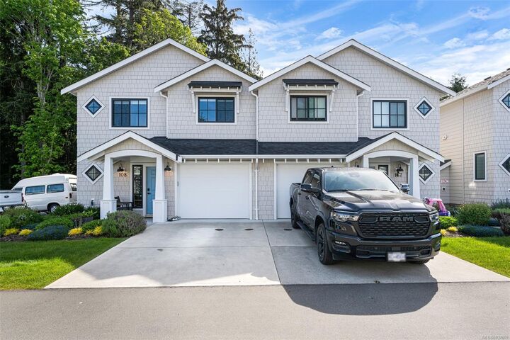 Property Photo: 2096 Kennedy St BC V9Z 1P7