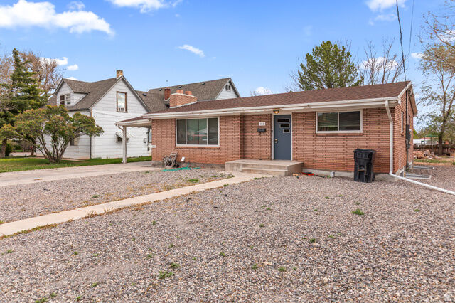 Property Photo: 180 E 300 N UT 84701