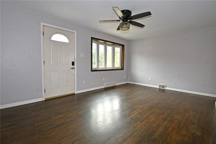 Property Photo:  433 Ridgemont Dr  PA 15220 