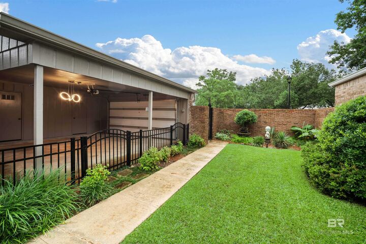 Property Photo: 17 W Cobblestone Way AL 36608