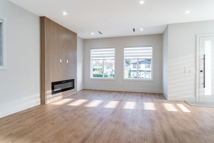 Property Photo: 1533 Manning Avenue BC V3B 1K6