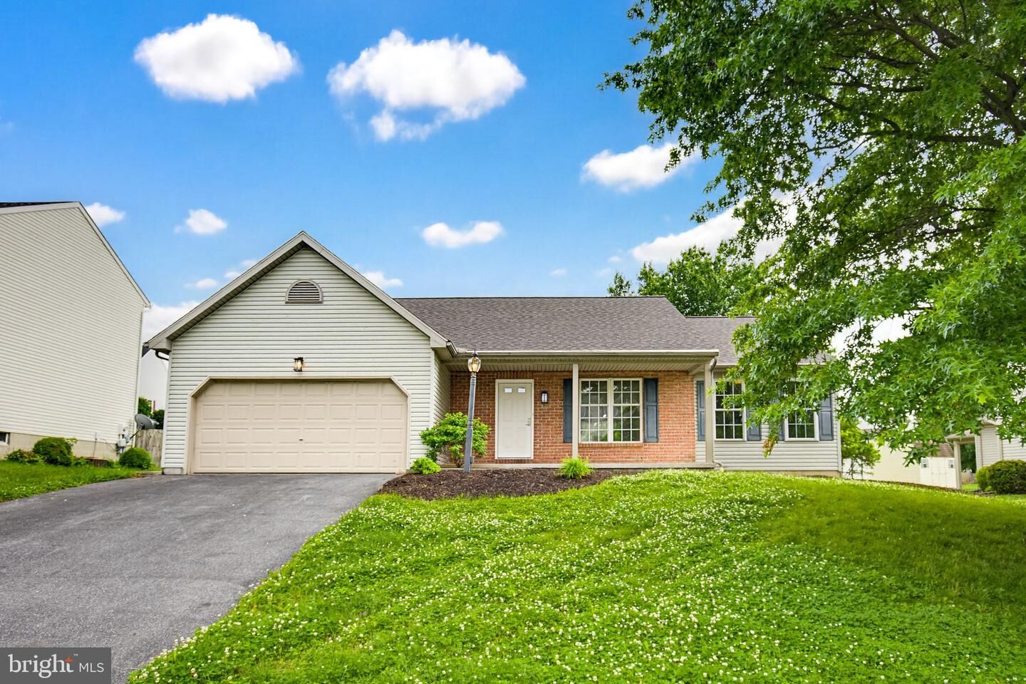 Property Photo:  3950 Laurel Run  PA 17512 