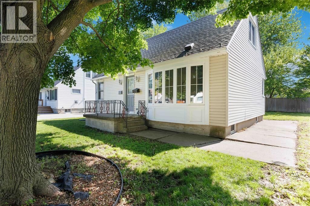 Property Photo:  580 Indian Road North  ON N7T 7G6 