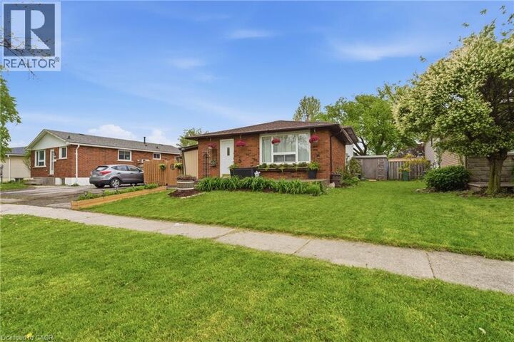 Photo de la propriété:  115 Gordon Drummond Avenue  ON L8J 1E9 