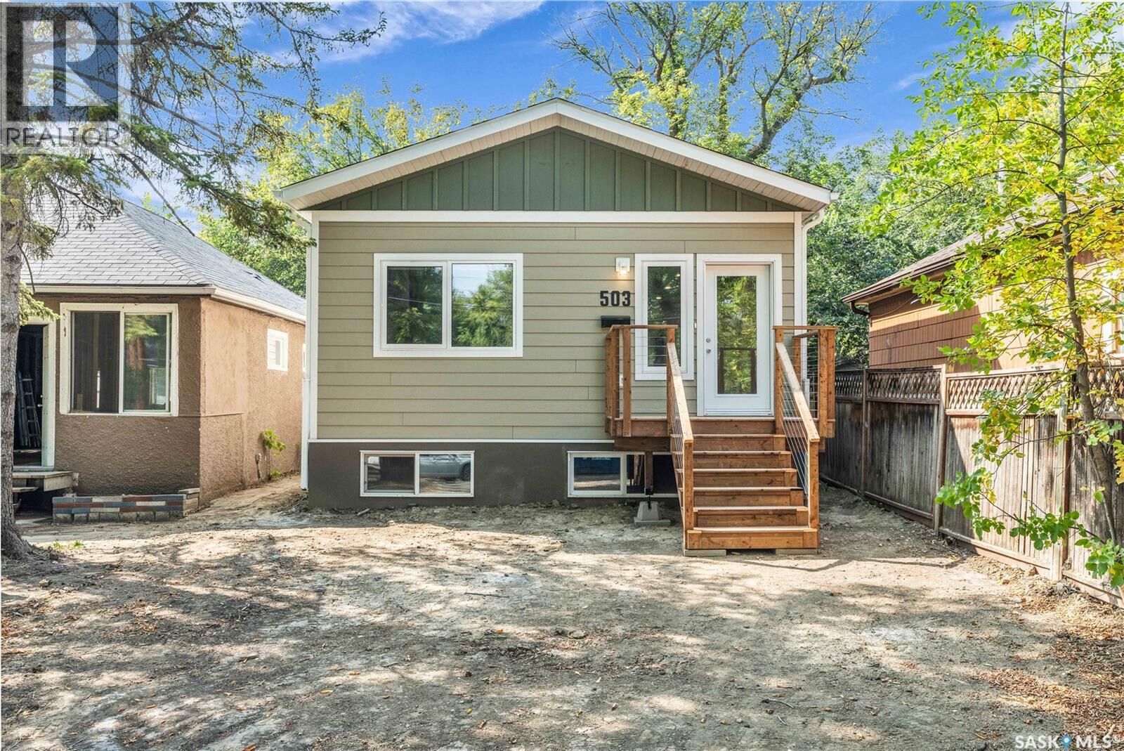 Property Photo:  1426 E Avenue N  SK S7L 1G8 