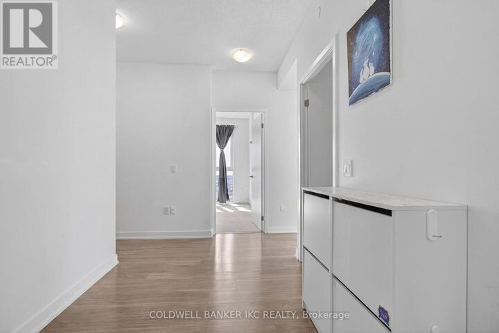 Property Photo: 4055 Parkside Village Drive 2720 ON L5B 0K8