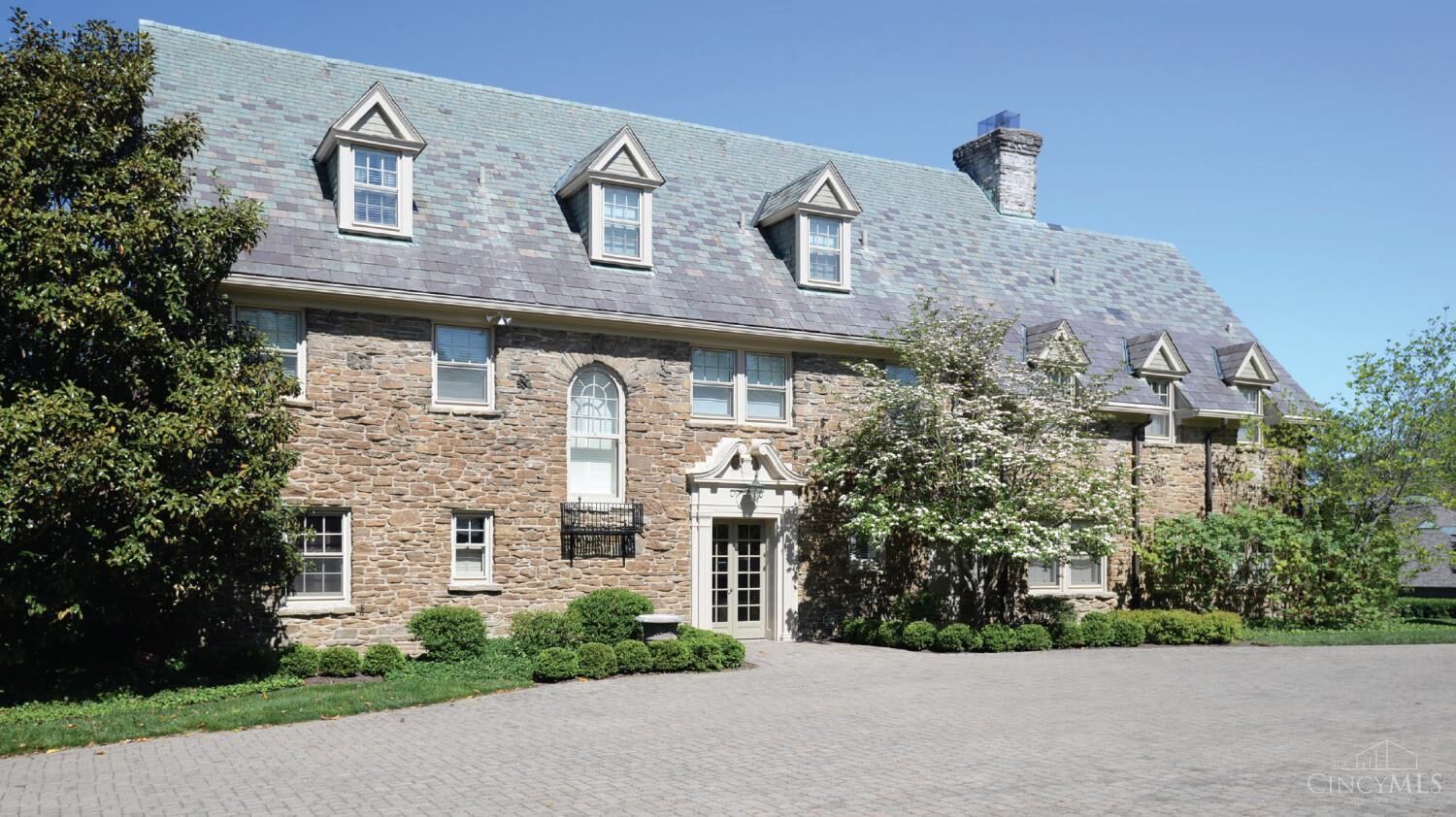 Property Photo: 32 Hampton Lane OH 45208