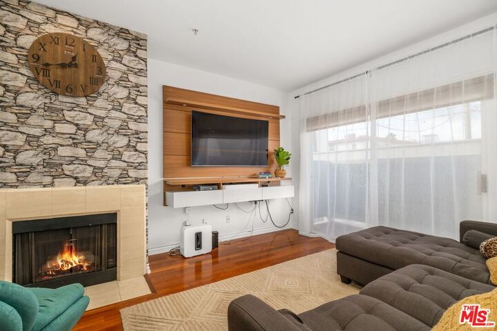Property Photo:  1420 Princeton St  CA 90404 
