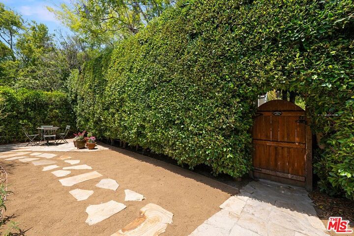 Property Photo:  8718 Cadillac Ave  CA 90034 