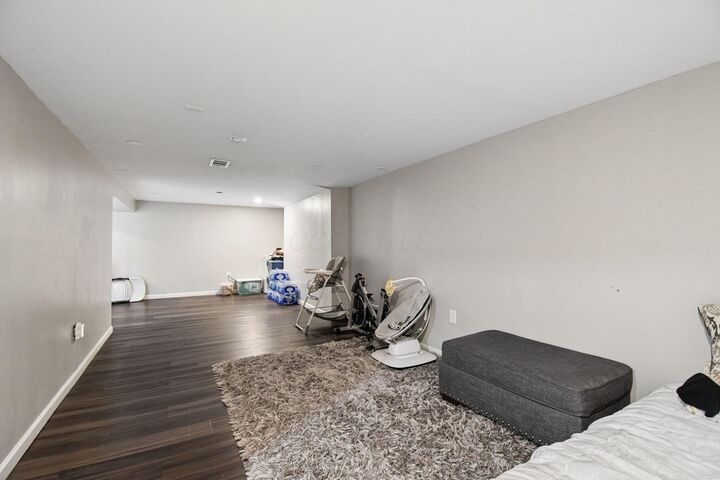 Property Photo: 6199 Stornoway S Drive OH 43213