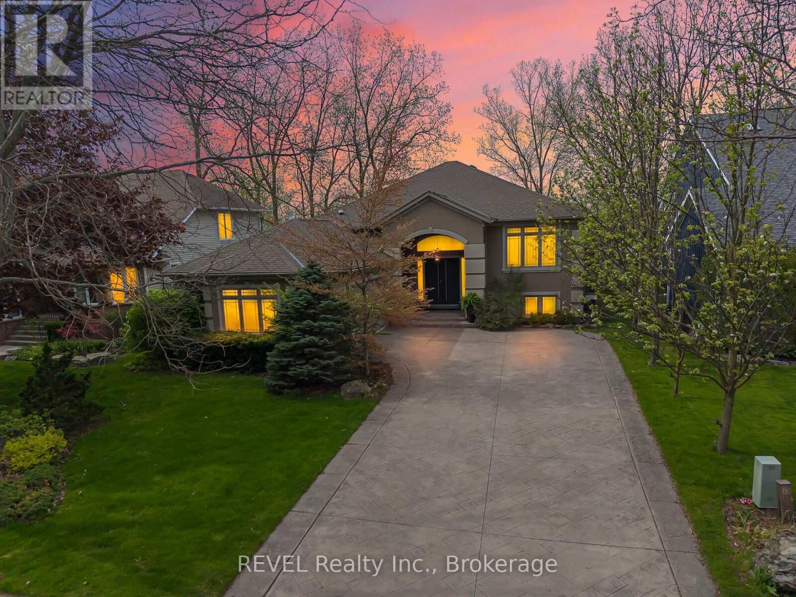 Property Photo:  661 Clarence Street  ON L3K 6B8 