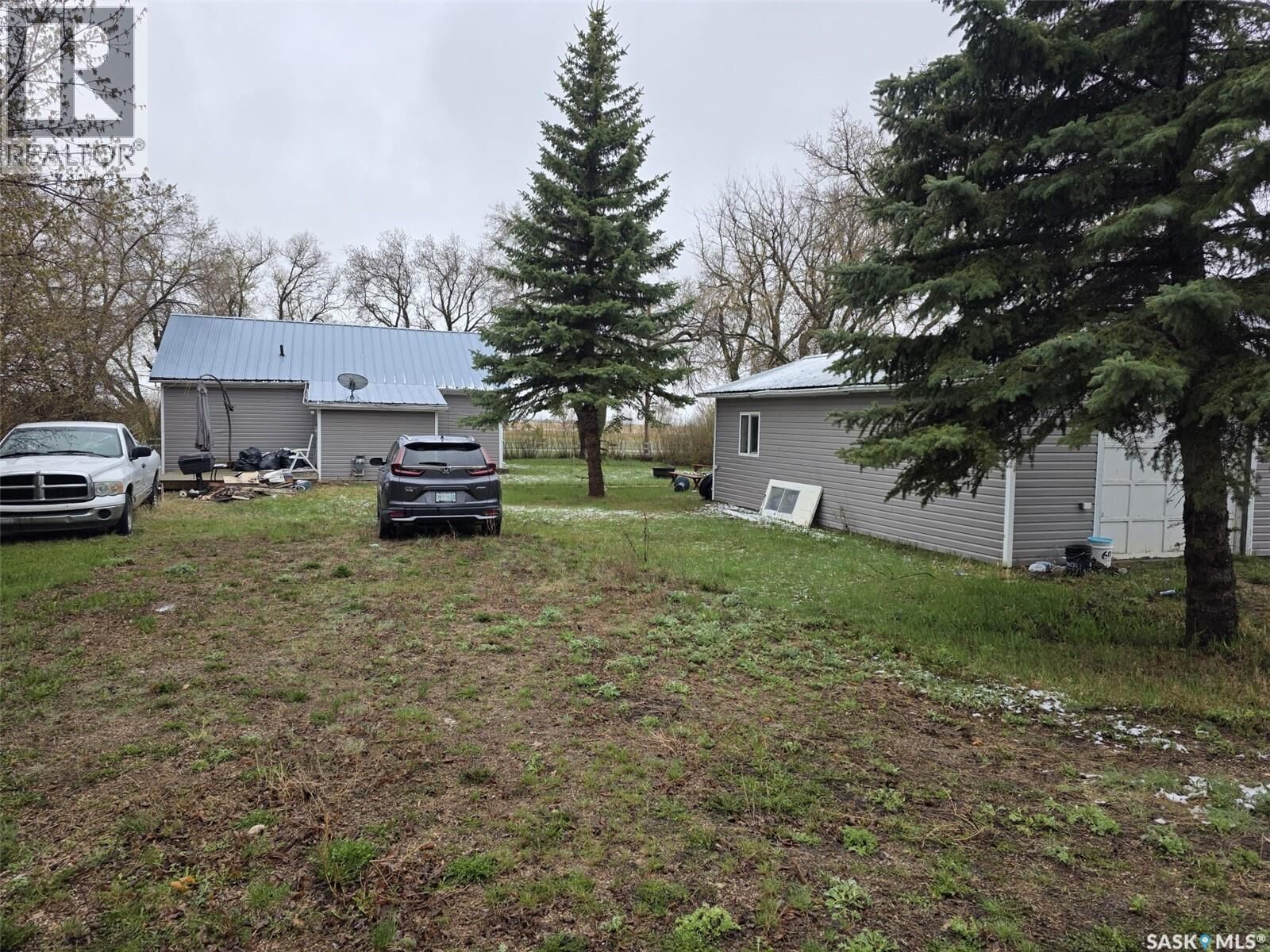 Property Photo:  700 Railway Avenue  SK S0G 1H0 