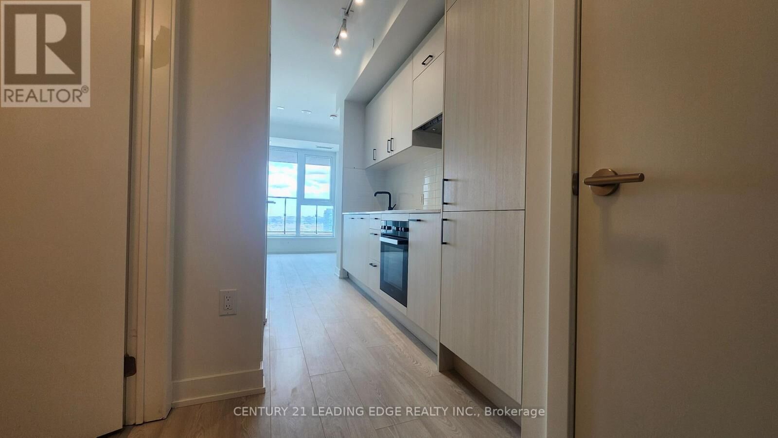 Property Photo:  5 Quarrington Lane 2808  ON M3C 1H7 